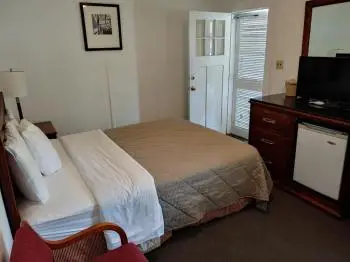 Rosewood Inn 9